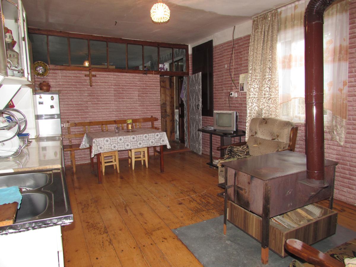 Nora'S Guesthouse Zhabeshi Екстер'єр фото